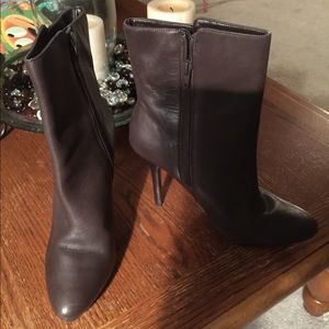 BROWN LEATHER ANKLE BOOTS👢 GUC